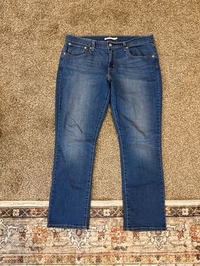 Straight Leg Women's Jeans in Medium Blue Wash